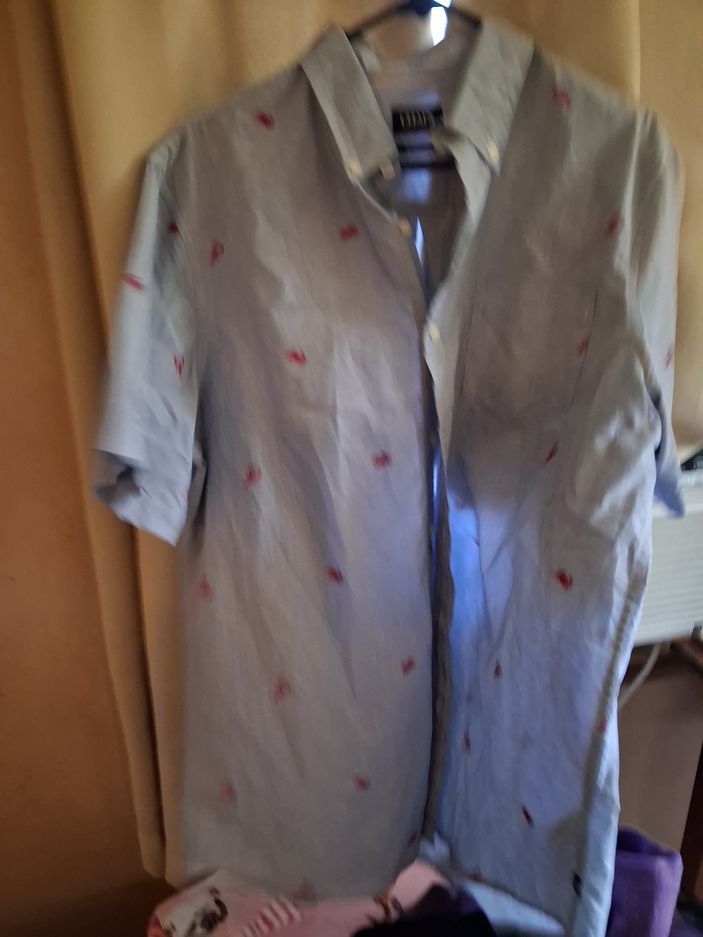 Chaps Light Gray Short-Sleeve Button-Down Shirt with Red Embroidered Motifs